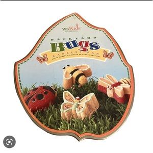 Williams Sonoma Backyard Bugs Cakelet Pan